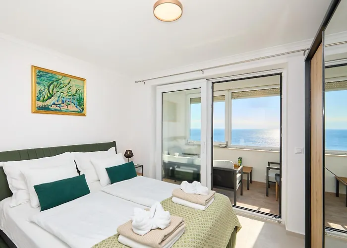 Blue & Spot 아파트 *